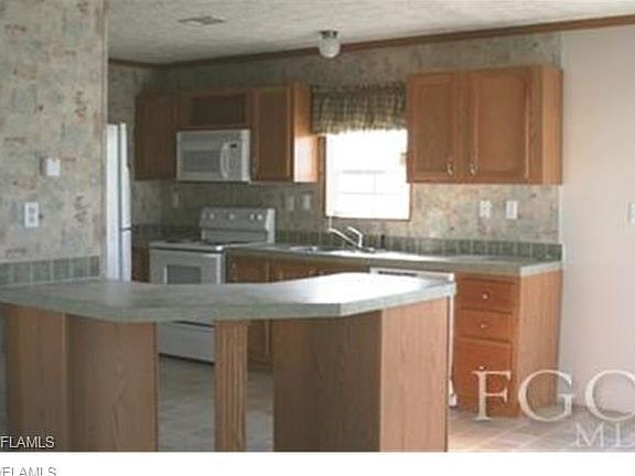 3rd image of 912 Yacht Club Way