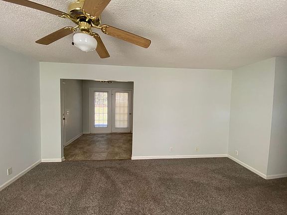 3rd image of 158 High Pointe Dr