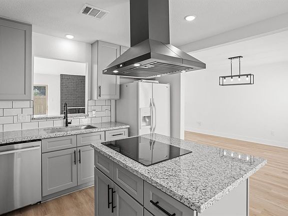 2nd image of 2203 Cottonwood Court