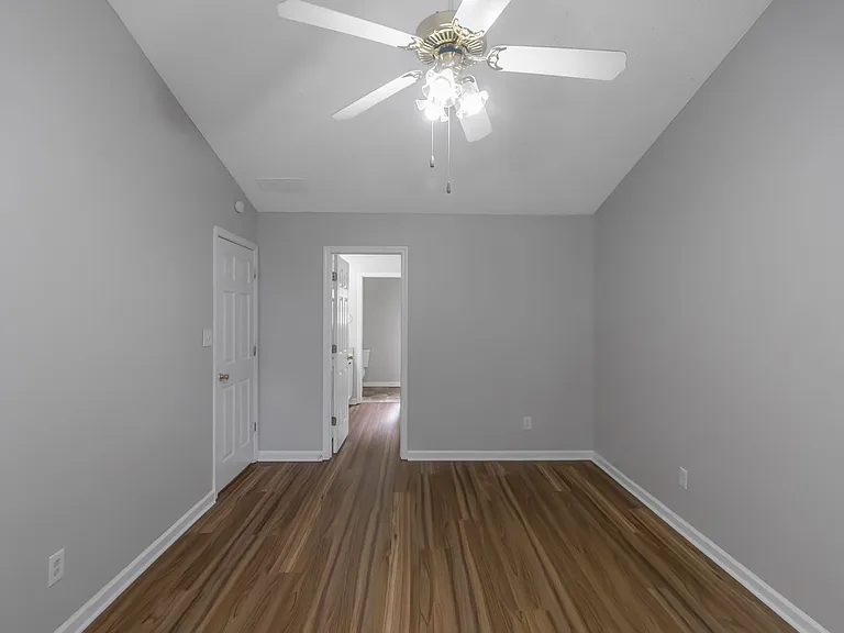 97 Livingston Ln — Photo 12