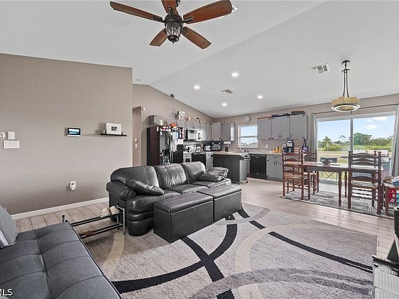 3rd image of 5011 Dania Cir