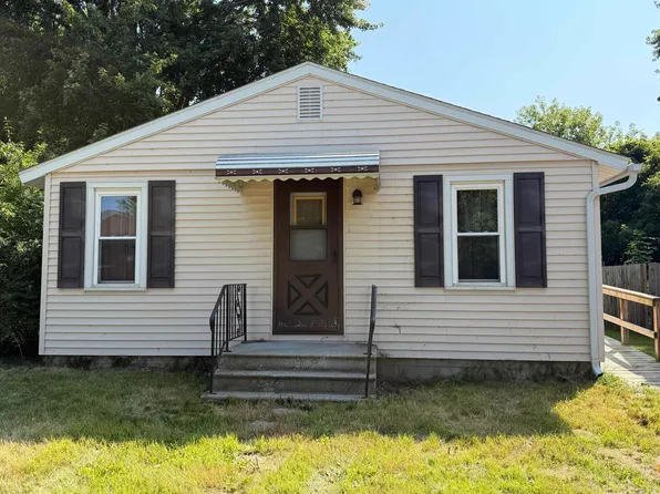 1052 S Pine Rd, Bay City, MI 48708