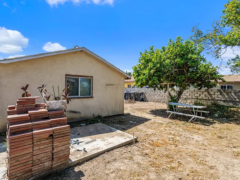 2521 W Stanford St — Photo 33