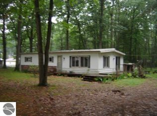 112 Greenbriar Ave, Houghton Lake, MI 48629
