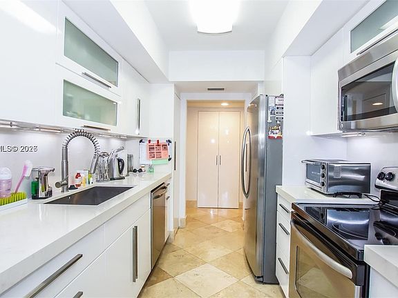 5th image of 21055 Yacht Club Dr APT 510