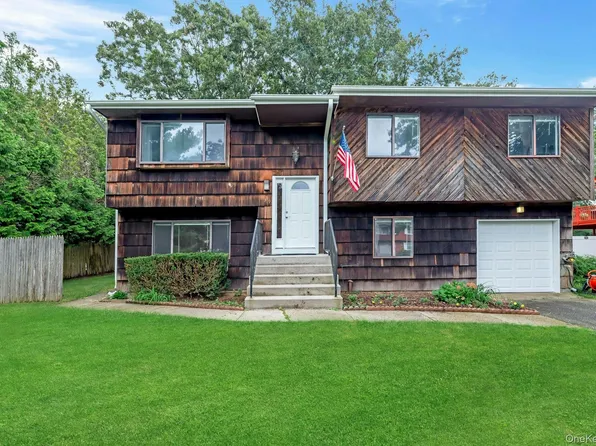 39 Woodbrook Drive, Ridge, NY 11961
