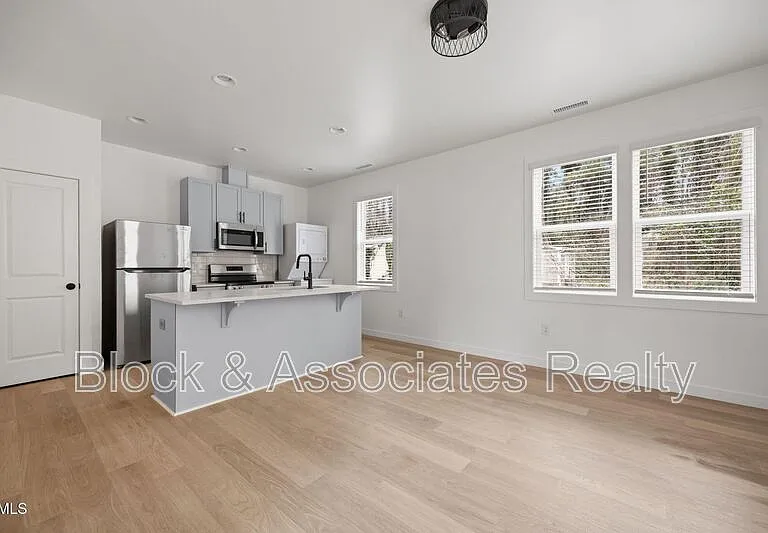 2811 Wilcox Pl #103 — Photo 15