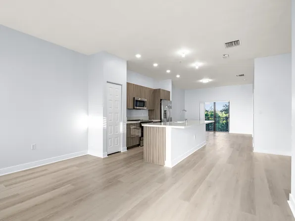 8015 NW 104th Ave APT 22, Doral, FL 33178