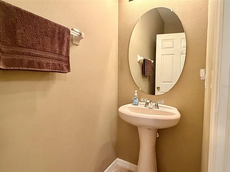 1720 Retreat View Cir — Photo 13