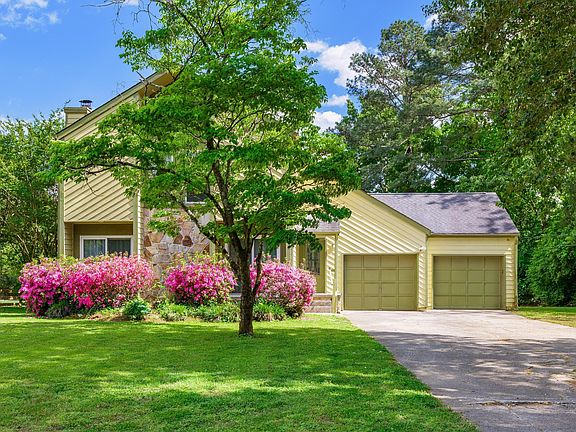 2nd image of 8026 Savannah Ln