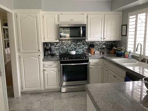 3rd image of 619 Riviera Cir