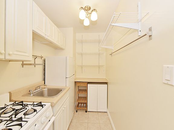 5th image of 430 Amsterdam Ave APT 4C