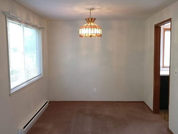 5th image of 622 S Steele St APT A