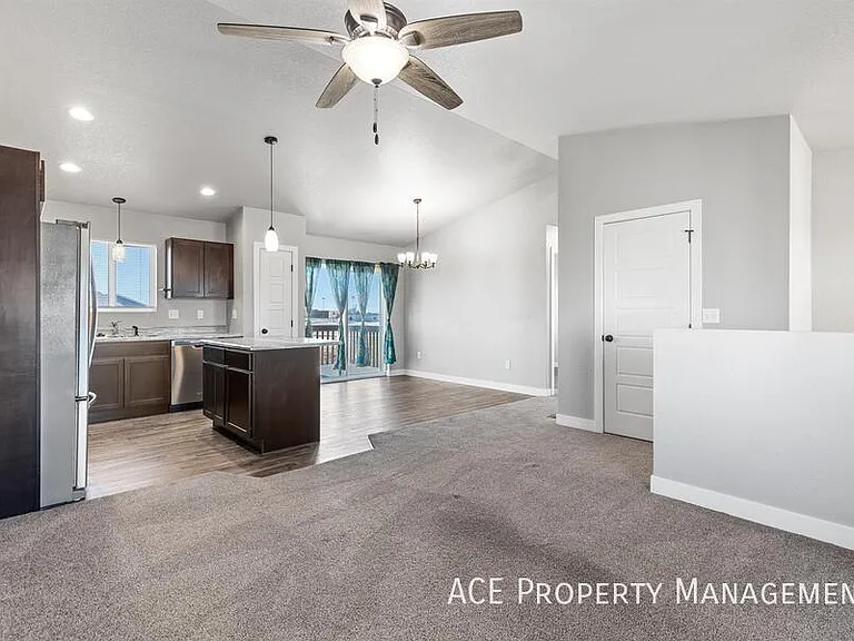 640 Bomber Way — Photo 4