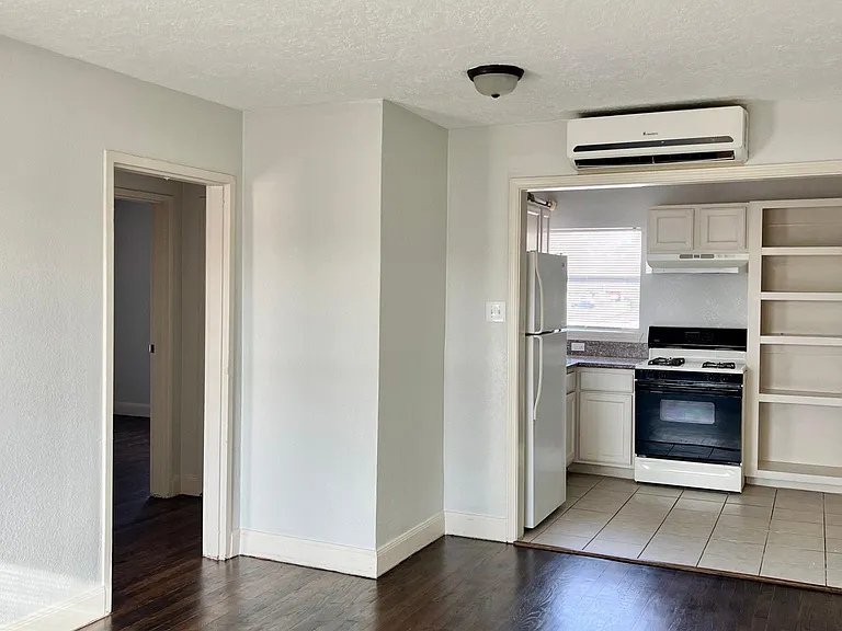 7626 Pecan Villas Dr #3 — Photo 4