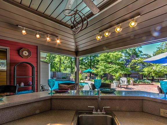 Cabana Sink Area with Bar