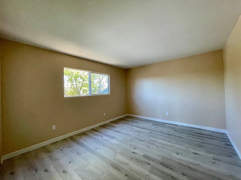 903 S Sunshine Ave S #B — Photo 16