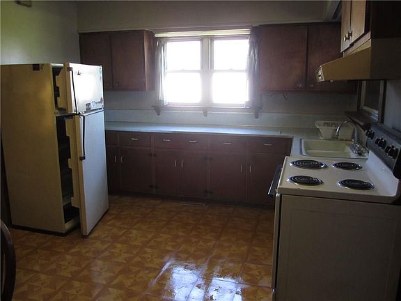 5th image of 10904 Archer St