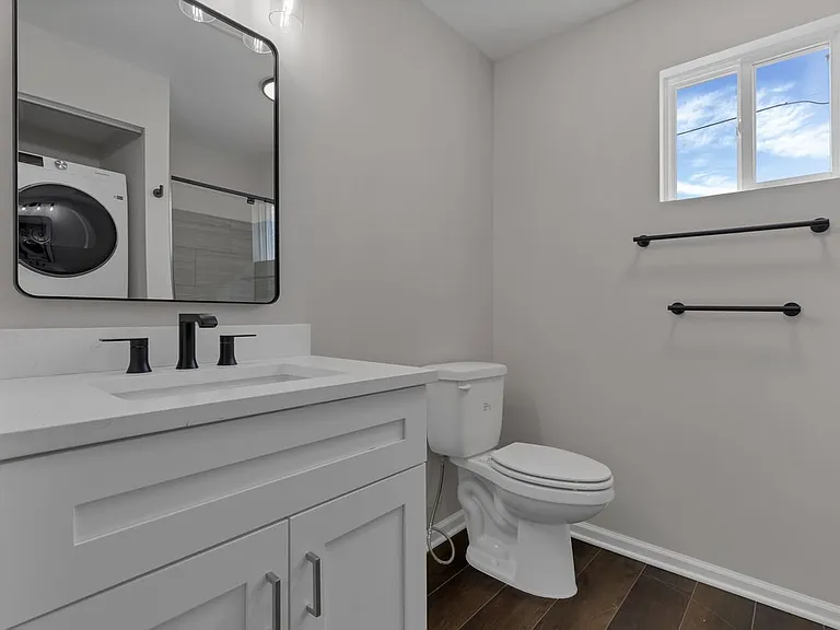 35 Parsons Ave #B — Photo 10