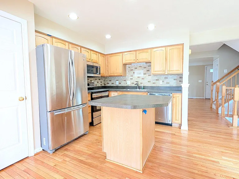 211 Shirley Sq SE — Photo 7