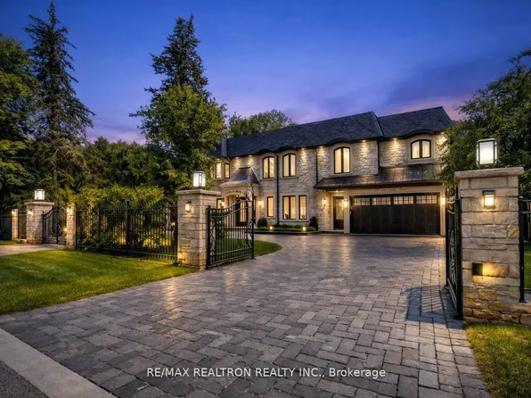 27 Laureleaf Rd, Markham, ON L3T 2X4
