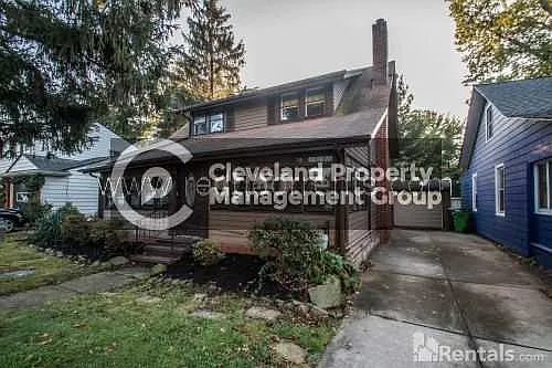 130 E 238th St photo 1