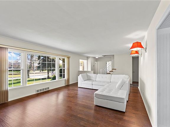 5th image of 17625 Van Aken Blvd