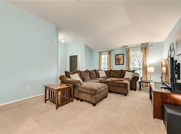 5th image of 712 Bamboo Dr