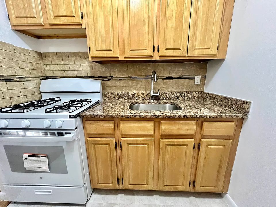 2nd image of 1358 Sheridan Ave APT 4E