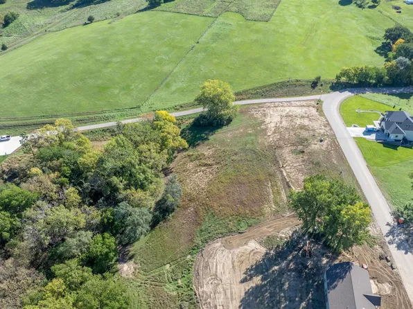 5651 S Roswell St, Sioux City, IA 51106
