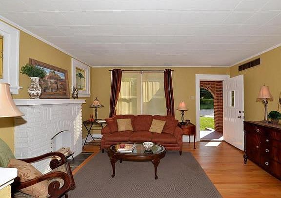 2nd image of 495 Caroline Ave