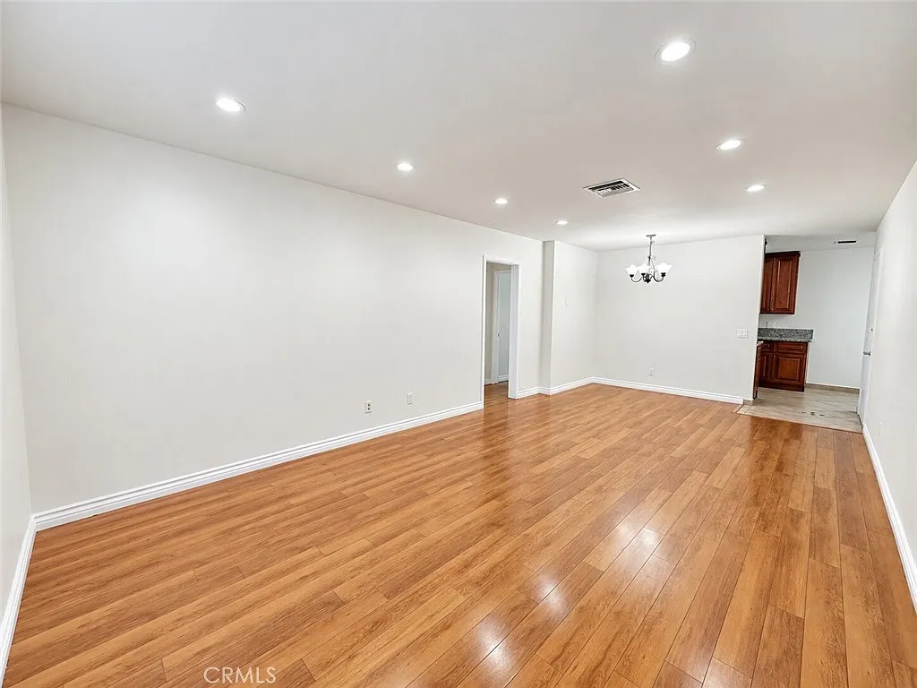 2 bed, 950 sqft, $2,695 — Photo 2