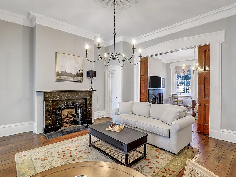 203 E York St #1 — Photo 1