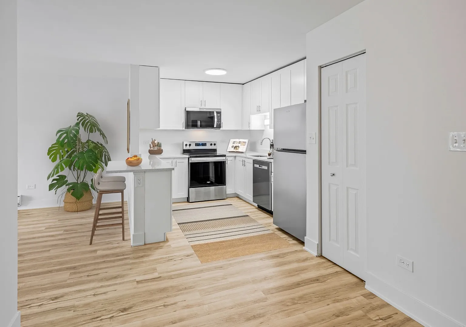 Modern 2 Bedroom Apartments | Recently Renovated | Pet Friendly | Prime Location — Photo 4