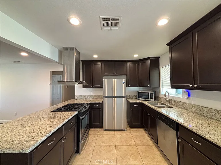 27531 Temple St — Photo 14