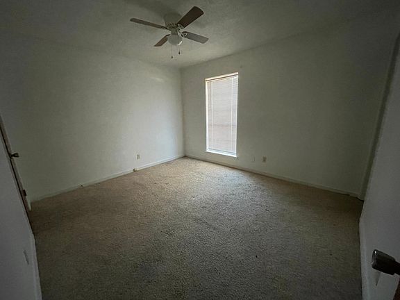 5th image of 221 N Maryland St