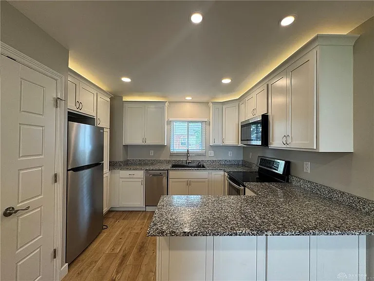 16 Chestnut St #3 — Photo 4