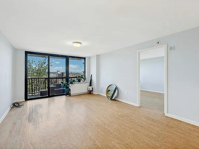 700 Grove St #8R — Photo 2