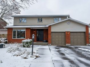 28 Holitman Dr, Ottawa, ON K2J2A9