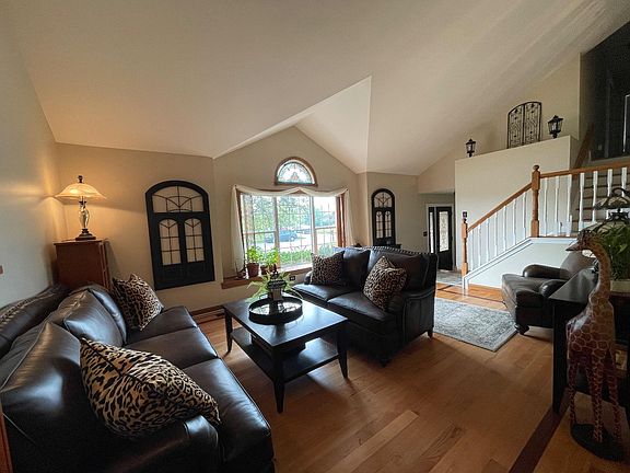 3rd image of 2985 Hillcrest Dr