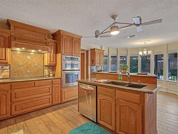 5th image of 2704 Wooded Acres Dr