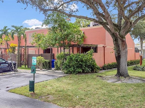 3rd image of 1490 Laguna Lane
