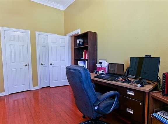 5th image of 326 Green Acres Dr