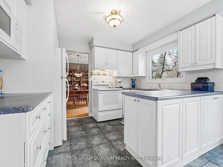 1511 Ifield Rd — Photo 12