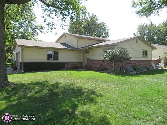 2nd image of 323 E 22nd St