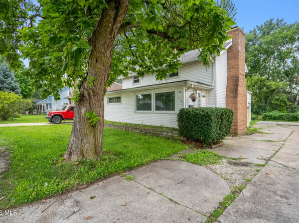 1466 Sunshine St, Oregon, OH 43616