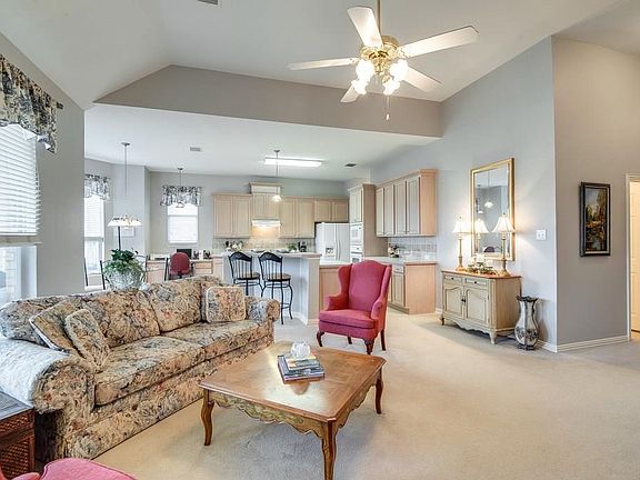 4th image of 1209 Canyon Creek Dr