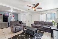 S Pennington-L0412-001.jpg