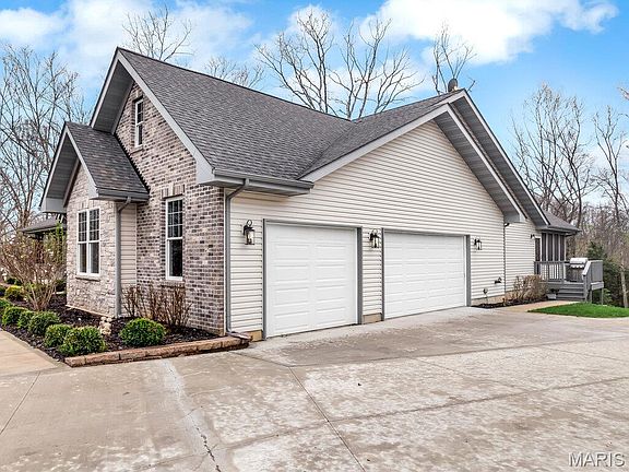 5th image of 30 Woodbine Ct