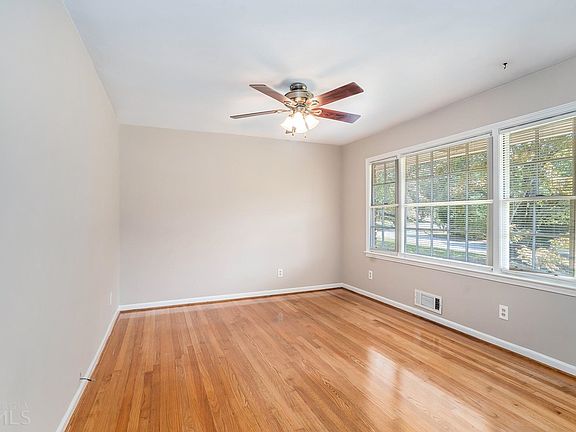 3rd image of 3730 Marlborough Dr